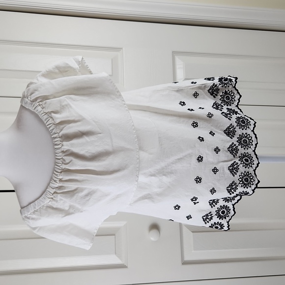 Old Navy Tops - OLD NAVY peasant ruffle blouse top size Medium. So cute!